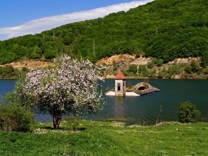 5 de los más espectaculares de edificios inundados