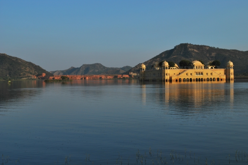 5 de los más espectaculares de edificios inundados