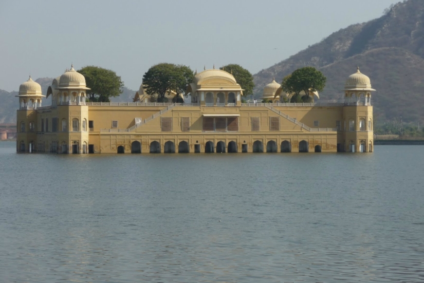 5 de los más espectaculares de edificios inundados