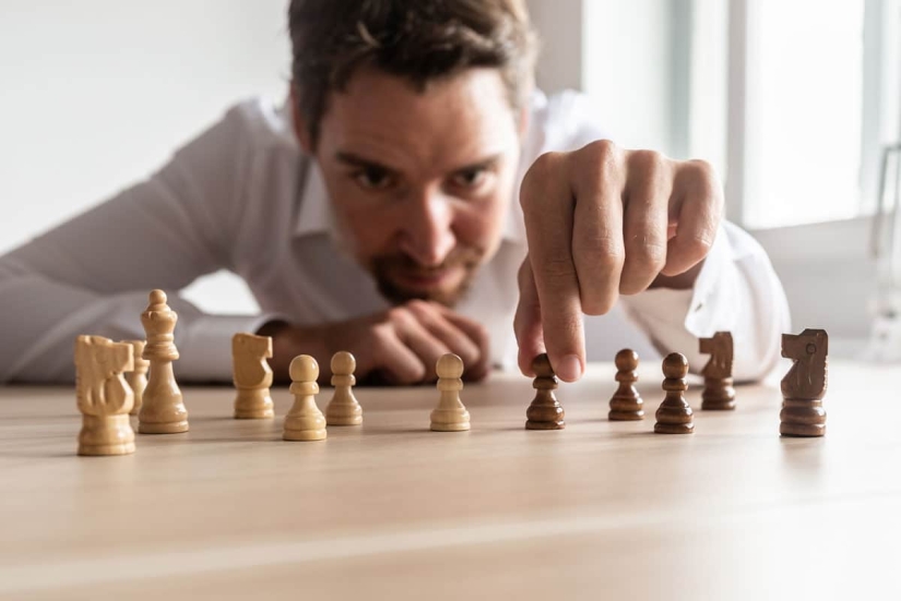 8 hábitos nocturnos de personas que nunca avanzan en la vida (según la psicología) 8 hábitos nocturnos de personas que nunca avanzan en la vida (según la psicología)