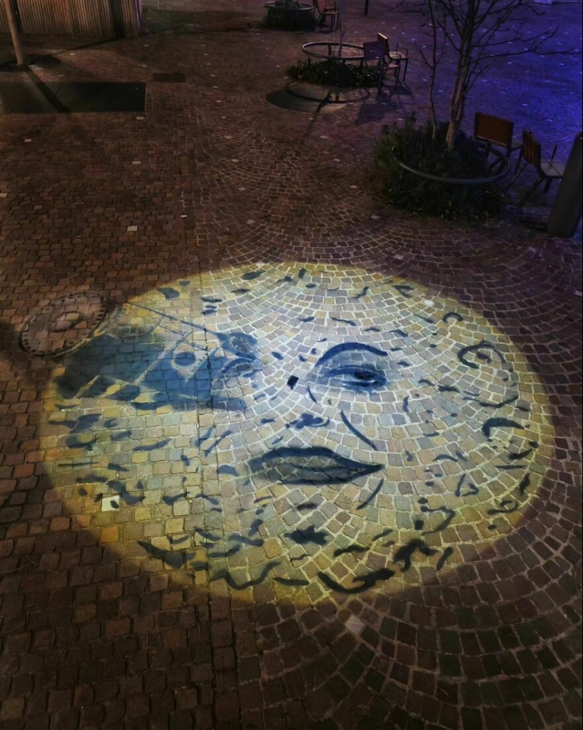 9 Humorous Street Art Pieces Incorporated Into The Streets By Oakoak 9 Humorous Street Art Pieces Incorporated Into The Streets By Oakoak