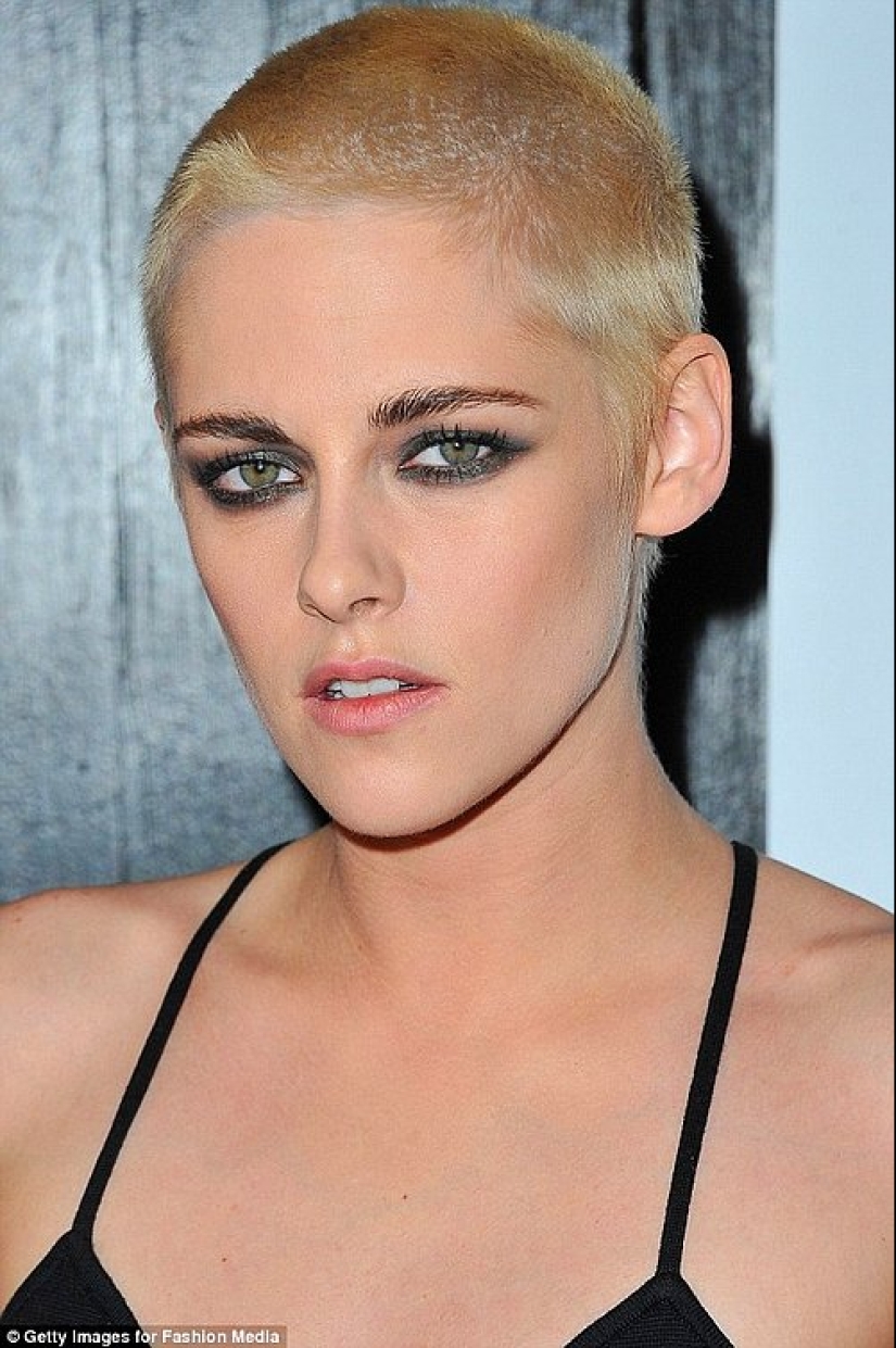 9 stars of show business, who never smile from Victoria Beckham to Keanu Reeves