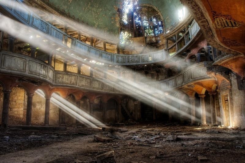 Abandoned places in pictures by Vincent Jansen Abandoned places in pictures by Vincent Jansen