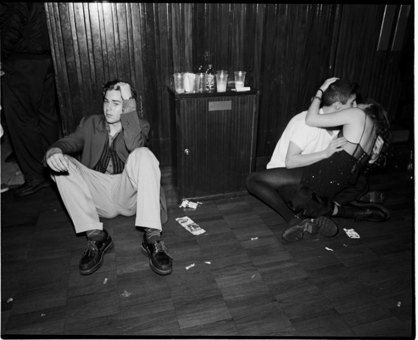 "Agony and ecstasy": a hormonal-charged photos of young lovers from the 90s