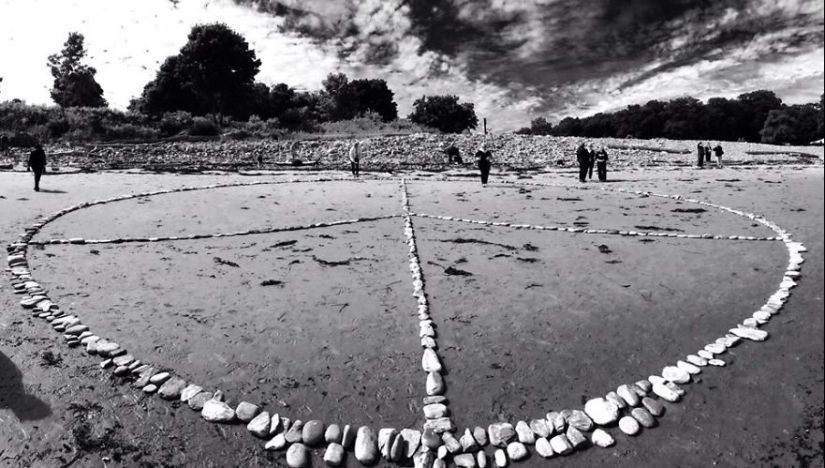 All the love and happiness: Amazing installation by David Allen All the love and happiness: Amazing installation by David Allen