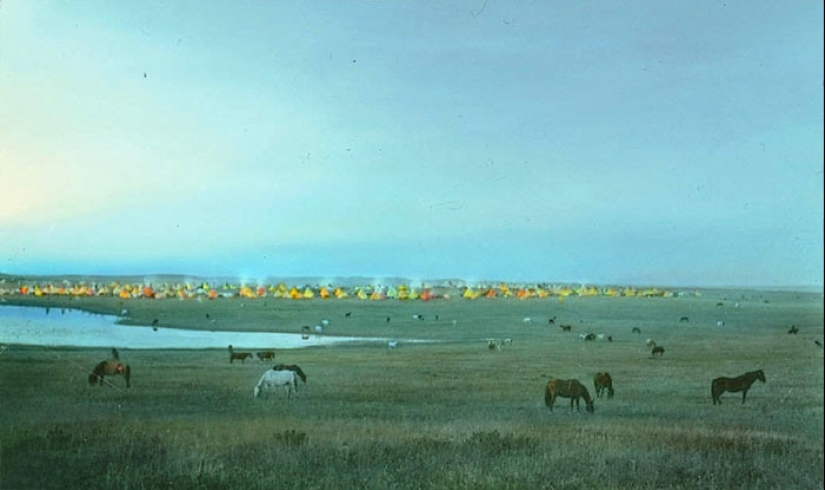 American found color photo of the Indians of the late nineteenth century American found color photo of the Indians of the late nineteenth century