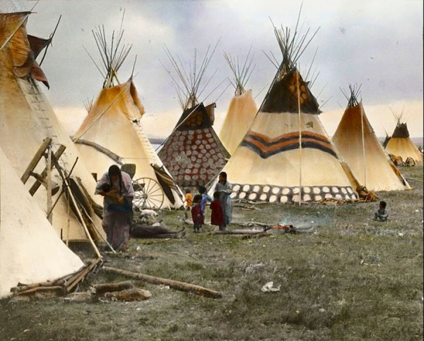 American found color photo of the Indians of the late nineteenth century American found color photo of the Indians of the late nineteenth century