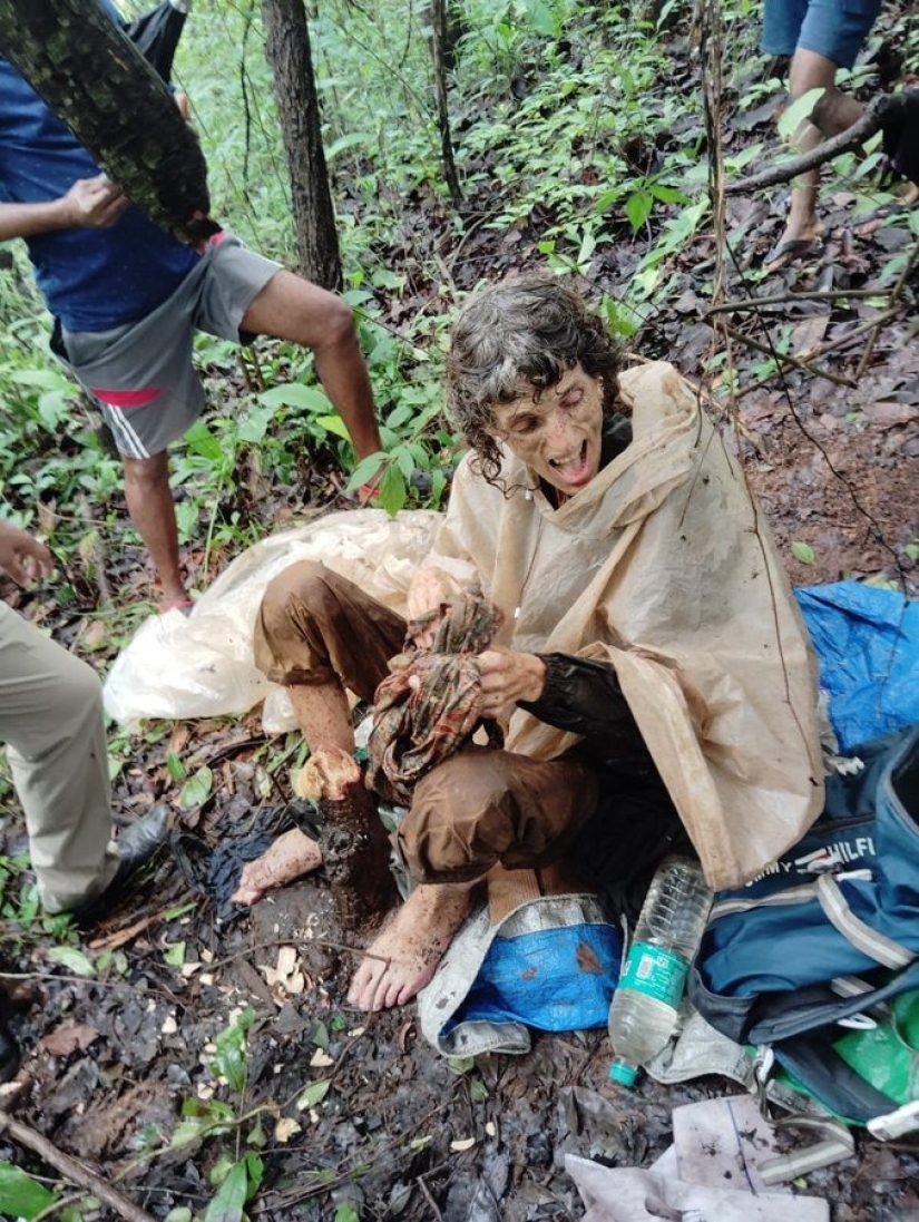 American Woman Found Chained To A Tree After 40 Days Without Food, Says Husband Left Her There American Woman Found Chained To A Tree After 40 Days Without Food, Says Husband Left Her There