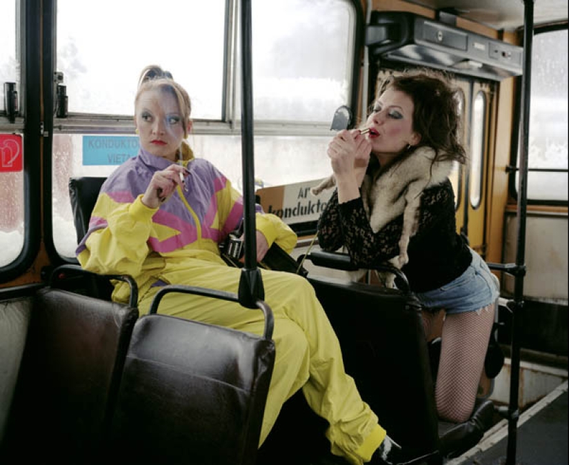 Amnesia colectiva: un fotógrafo de Letonia dramatizó el pasado soviético Amnesia colectiva: un fotógrafo de Letonia dramatizó el pasado soviético