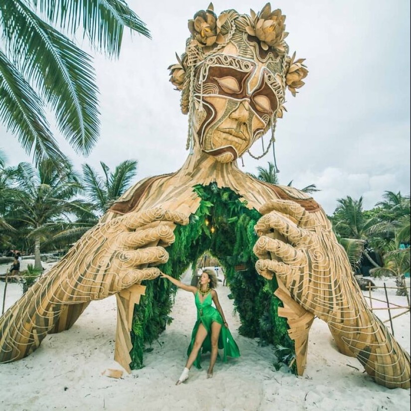 Artist Creates Giant Sculptures That Might Make You Feel Like You’re Stepping Into Another World