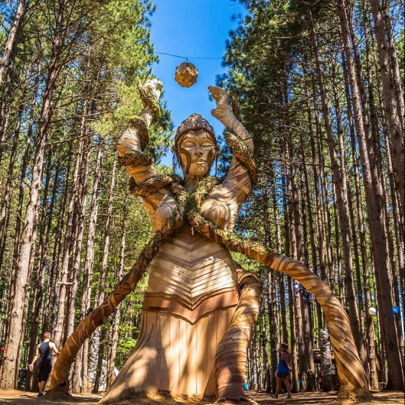 Artist Creates Giant Sculptures That Might Make You Feel Like You’re Stepping Into Another World