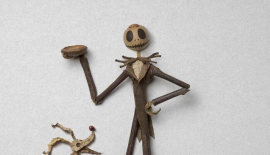 Artista crea esculturas de animales a partir de arreglos florales