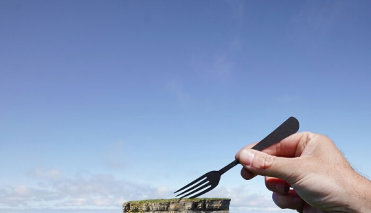 Artista transforma lugares emblemáticos con recortes de papel y crea una nueva historia