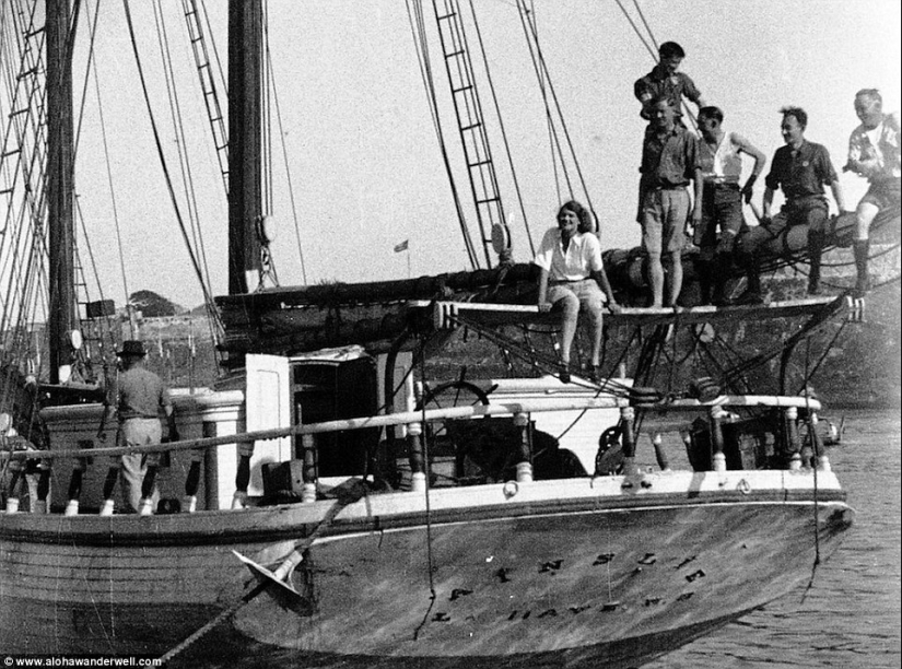 As a 16-year-old girl in the early XX century circled the globe by car