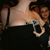 Billie Eilish critica a otros artistas por ser “despilfarradores” al lanzar múltiples versiones en vinilo de álbumes