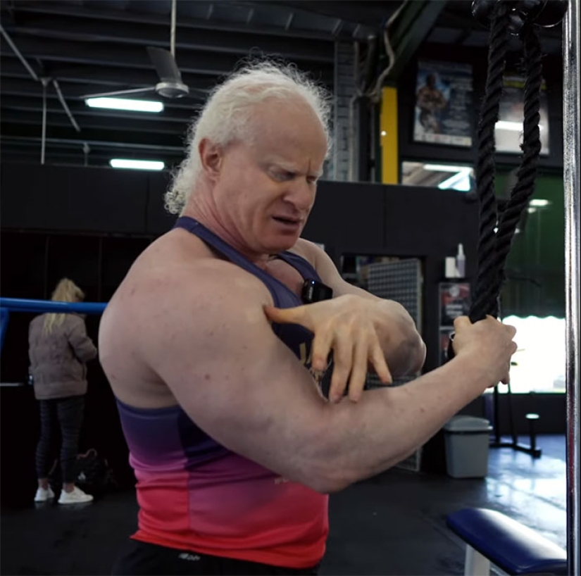 Blind, Albino Personal Trainer Shares Update After Being Forced To Quit Because Of “Lack Of Clients”