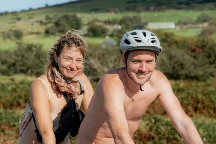 British couple cycle naked for over 400km British couple cycle naked for over 400km