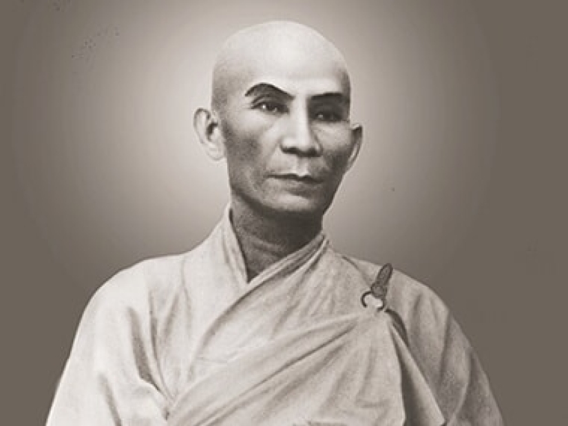 Buddhist Monk's Self-Immolation: The Flame that changed the World Buddhist Monk's Self-Immolation: The Flame that changed the World