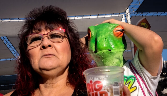 Capturé la magia de un mercado de pulgas que desaparece en nombre del progreso