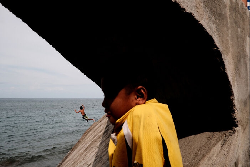 Capturing Magic In The Mundane: Hersley-Ven Casero’s Captivating Street Photography Capturing Magic In The Mundane: Hersley-Ven Casero’s Captivating Street Photography