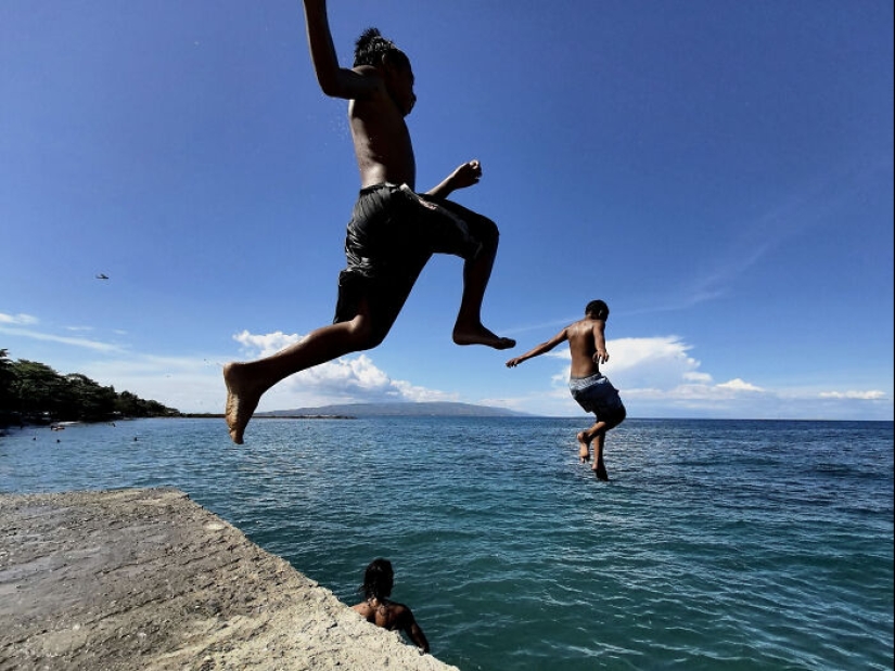 Capturing Magic In The Mundane: Hersley-Ven Casero’s Captivating Street Photography Capturing Magic In The Mundane: Hersley-Ven Casero’s Captivating Street Photography
