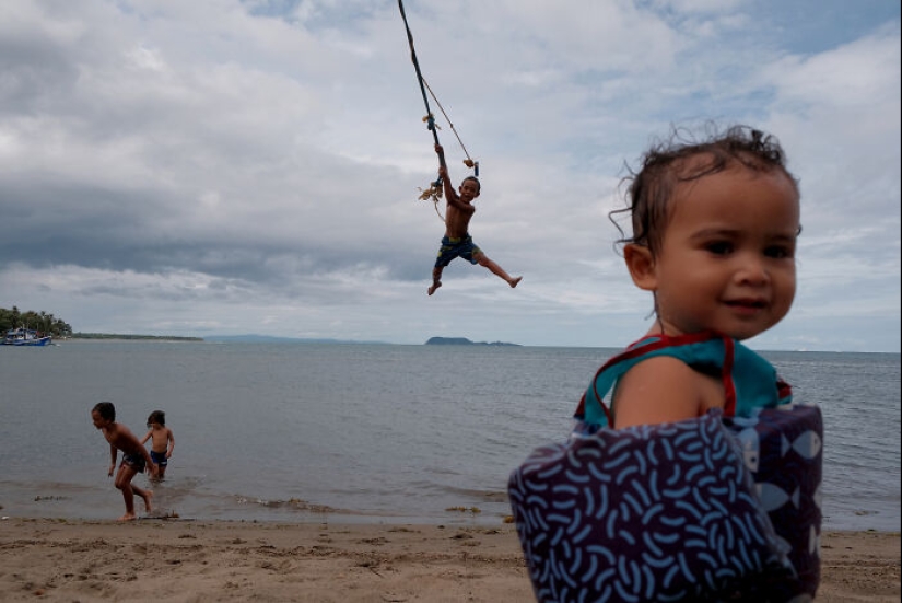 Capturing Magic In The Mundane: Hersley-Ven Casero’s Captivating Street Photography Capturing Magic In The Mundane: Hersley-Ven Casero’s Captivating Street Photography
