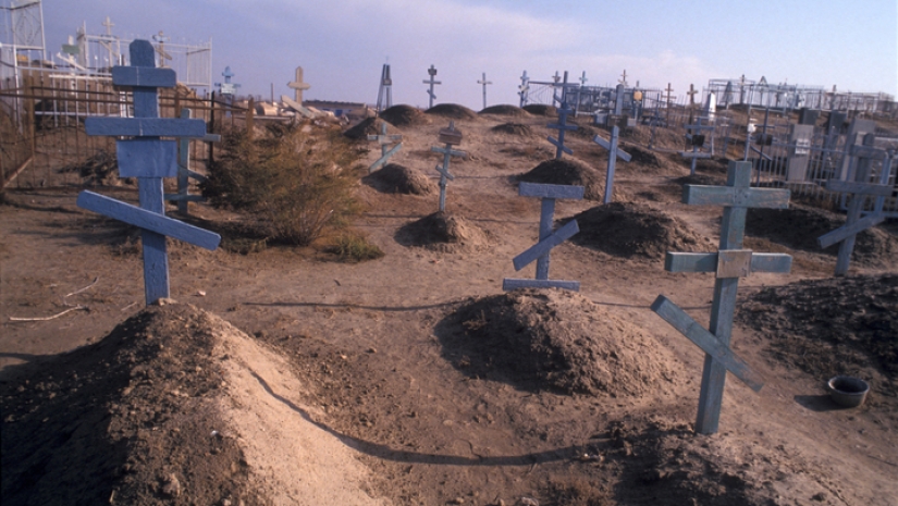 Cemetery stories, or Why are graves dug 2 meters deep? Cemetery stories, or Why are graves dug 2 meters deep?