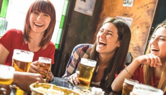 Científicos alemanes han explicado por qué la cerveza nos ayuda a ser más felices