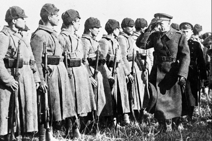 ¿Cómo aparecieron las figuras en los capós de los coches y por qué desaparecieron?