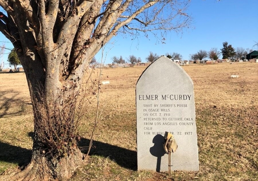 Cómo el cadáver de un bandido del Salvaje Oeste trabajó como espantapájaros en un moderno parque de atracciones