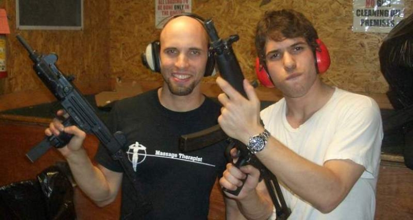 Cómo hacer el dinero en el Pentágono 300 millones de dólares: una receta de dos Estadounidenses adictos Cómo hacer el dinero en el Pentágono 300 millones de dólares: una receta de dos Estadounidenses adictos