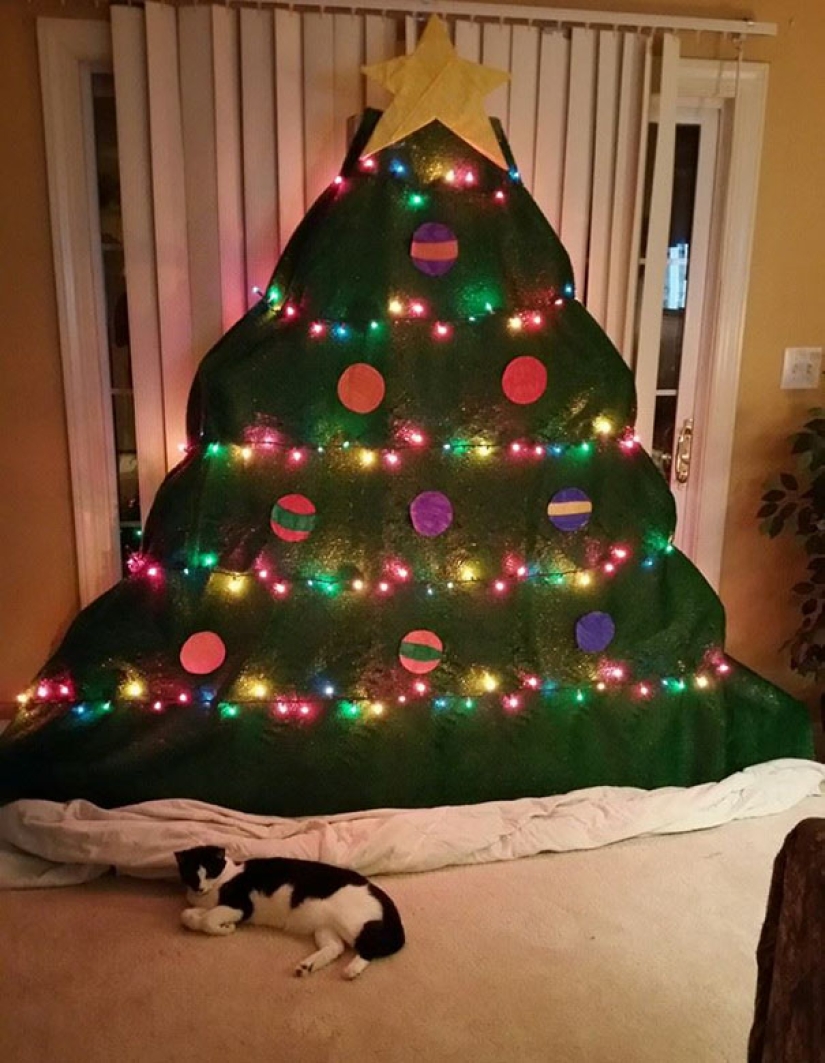 Cómo proteger un árbol de Navidad de mascotas dañinas y audaces Cómo proteger un árbol de Navidad de mascotas dañinas y audaces