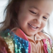 Crayola abre archivos de 1000 dibujos infantiles para recordarles a los ahora adultos sobre la creatividad