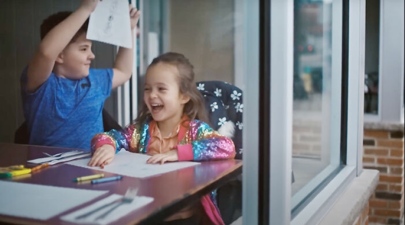 Crayola abre archivos de 1000 dibujos infantiles para recordarles a los ahora adultos sobre la creatividad