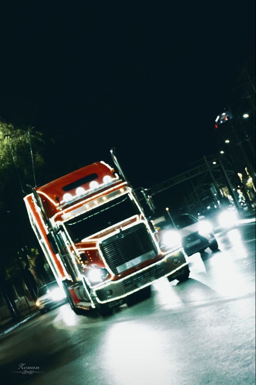 Cyberpunk Atenas 2124: Fotografía callejera nocturna por Zouan Kourtis Cyberpunk Atenas 2124: Fotografía callejera nocturna por Zouan Kourtis