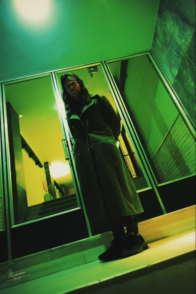 Cyberpunk Atenas 2124: Fotografía callejera nocturna por Zouan Kourtis Cyberpunk Atenas 2124: Fotografía callejera nocturna por Zouan Kourtis