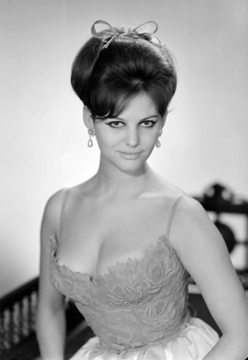 De lujo escote hermosas Actrices italianas De lujo escote hermosas Actrices italianas