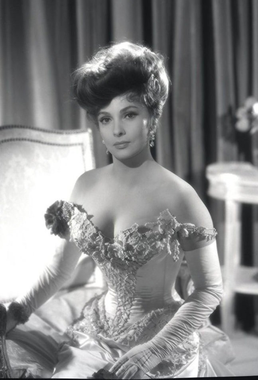 De lujo escote hermosas Actrices italianas De lujo escote hermosas Actrices italianas