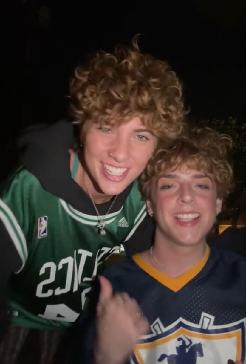 Demasiado bueno para ser verdad: una mujer encuentra accidentalmente a su “gemela” mientras estaba de compras Demasiado bueno para ser verdad: una mujer encuentra accidentalmente a su “gemela” mientras estaba de compras