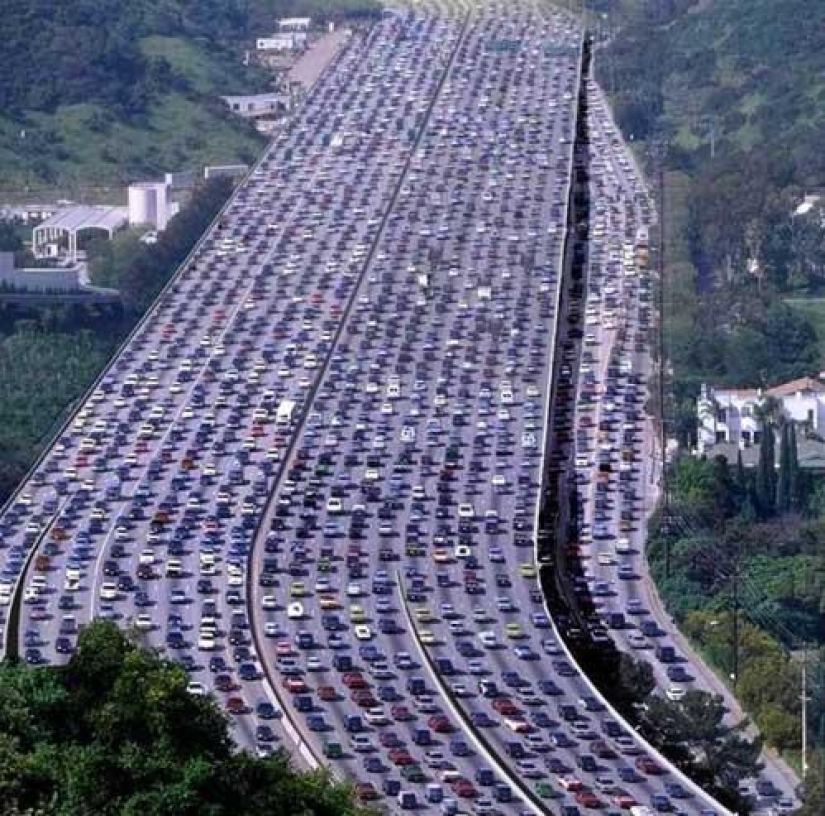 Don't move! The 6 most Exhausting Traffic Jams in history