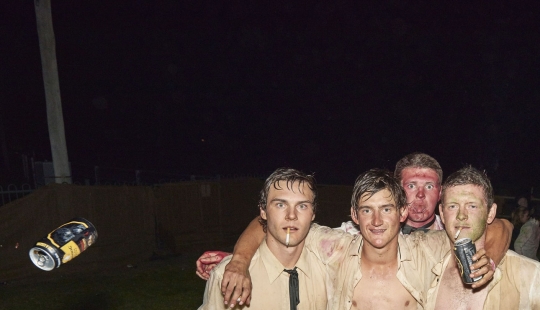 Drunken ball of bachelors: how the rural youth Australia is looking for second half