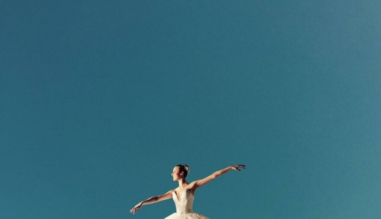 El artista que combina la realidad con la belleza etérea de las nubes en sus manipulaciones fotográficas El artista que combina la realidad con la belleza etérea de las nubes en sus manipulaciones fotográficas