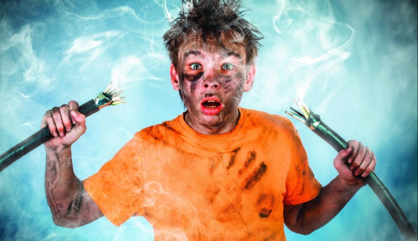 El teléfono en el microondas, clave en el zócalo y otros errores de la infancia con Reddit El teléfono en el microondas, clave en el zócalo y otros errores de la infancia con Reddit