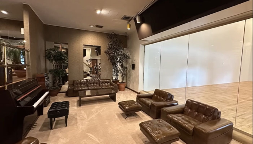 “Es una estafa”: la nieta de Elvis lucha por mantener el legado familiar en medio del escándalo de ejecuciones hipotecarias “Es una estafa”: la nieta de Elvis lucha por mantener el legado familiar en medio del escándalo de ejecuciones hipotecarias