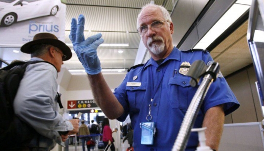 Esta colección de artículos incautados a los pasajeros aéreos por la TSA le alegrará el día
