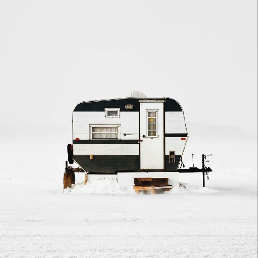 Este fotógrafo capturó un centro de pesca en hielo en Canadá, y aquí están sus 10 mejores trabajos Este fotógrafo capturó un centro de pesca en hielo en Canadá, y aquí están sus 10 mejores trabajos