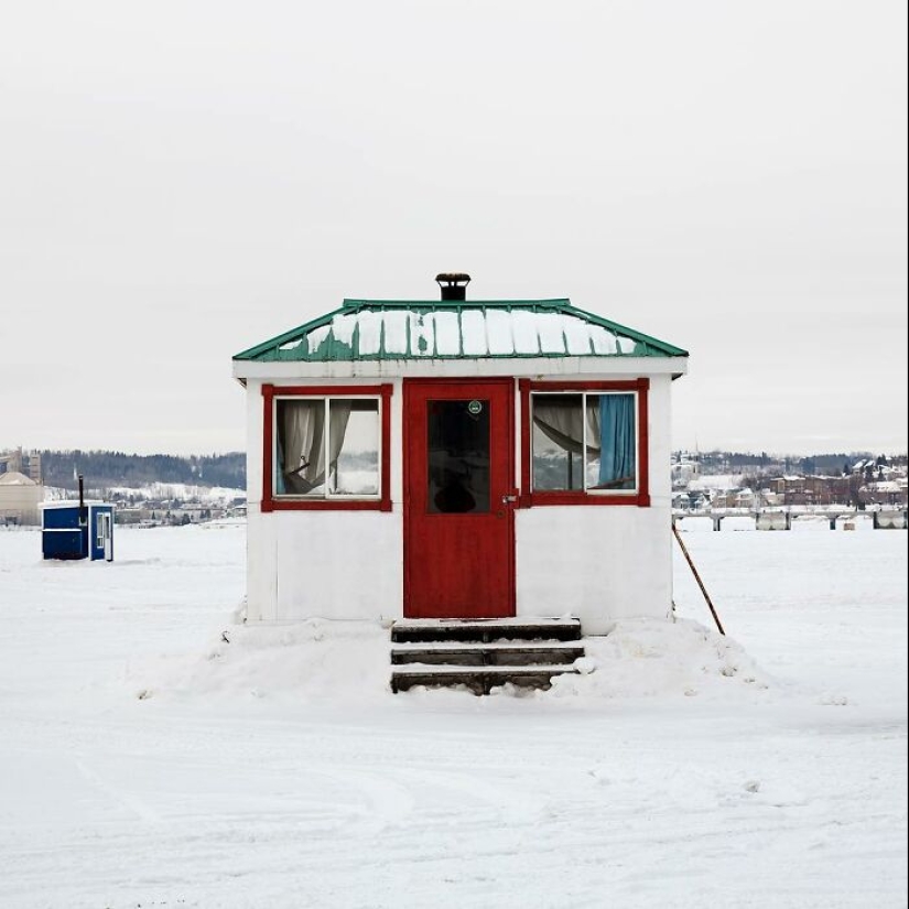 Este fotógrafo capturó un centro de pesca en hielo en Canadá, y aquí están sus 10 mejores trabajos Este fotógrafo capturó un centro de pesca en hielo en Canadá, y aquí están sus 10 mejores trabajos
