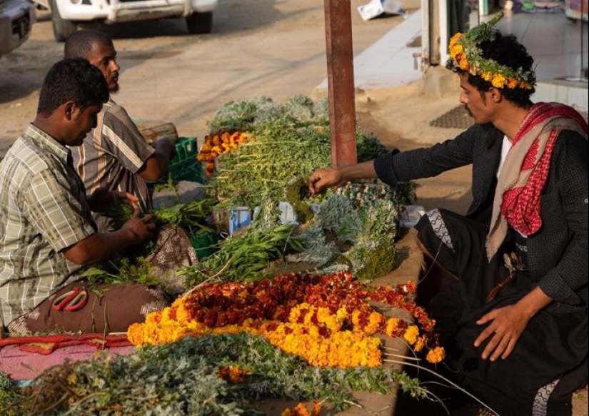 Flowers are not just for girls, or Why real Arabs wear wreaths