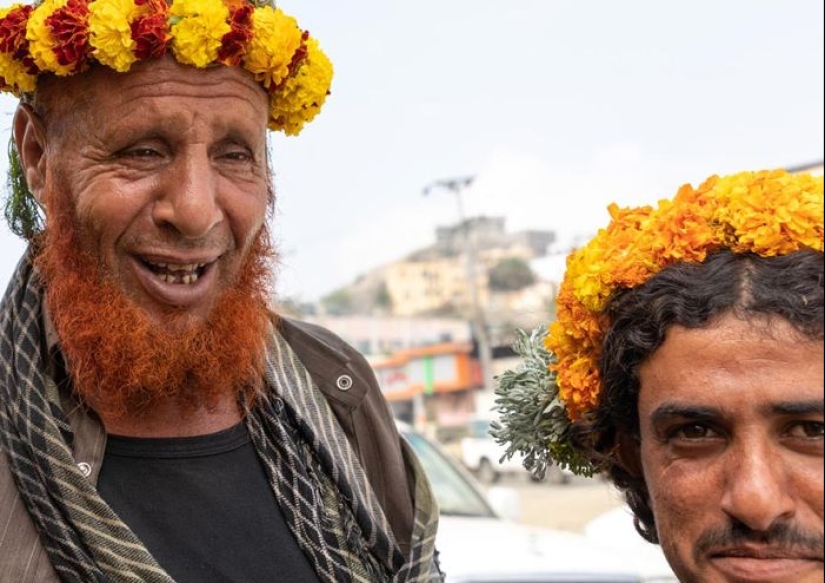 Flowers are not just for girls, or Why real Arabs wear wreaths