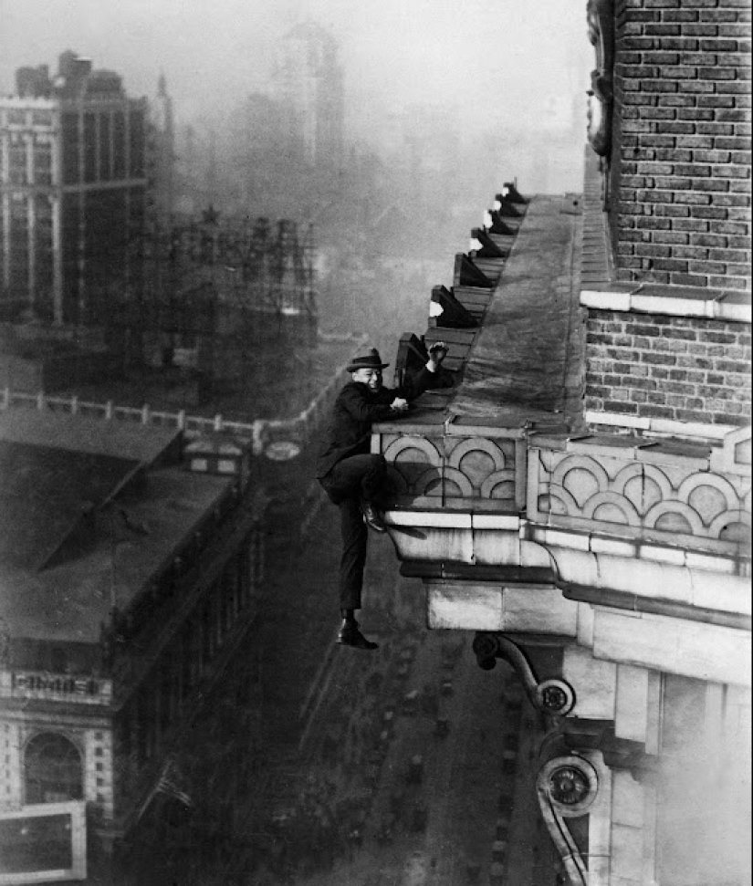 "Fly Man" Harry Gardiner, who conquered 700 skyscrapers without insurance "Fly Man" Harry Gardiner, who conquered 700 skyscrapers without insurance